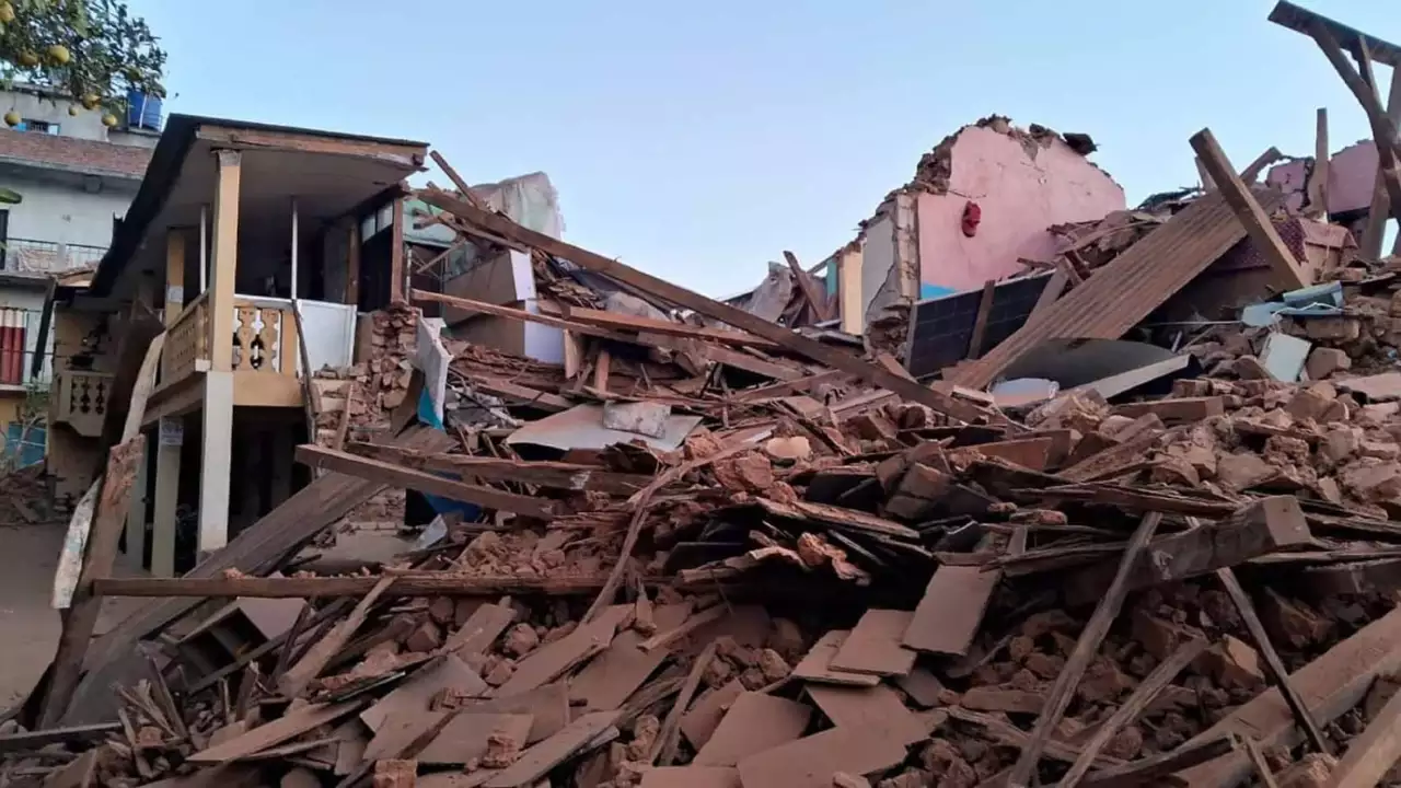 Earthquake of 6.4 magnitude hits Nepal, tremors felt in Delhi-NCR...